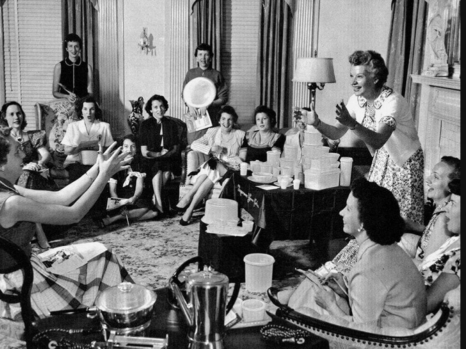 Brownie Wise tosses a bowl filled with water at a Tupperware Party in the 50s.
Brownie Wise quickly