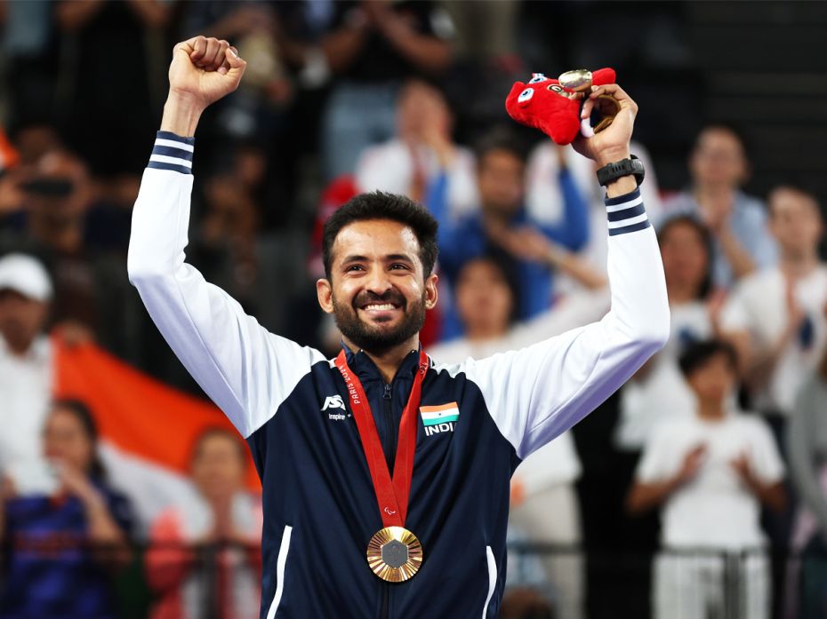 Nitesh Kumar - Men's singles SL3 (Badminton) - Gold
A train accident left Nitesh Kumar bed-ridden i