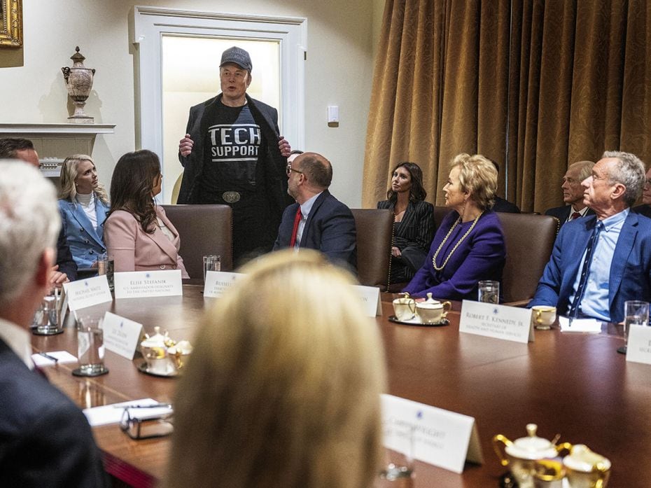 Overshadowing Trump's cabinet
At Trump's first cabinet meeting on February 26, Musk had a starring 