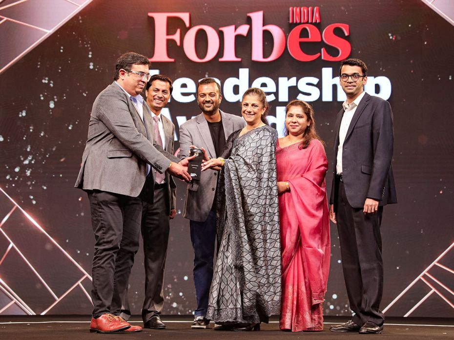 MTR Foods CEO Sunay Bhasin (L) and his team recieve the Forbes India Leadership Award for Regional G