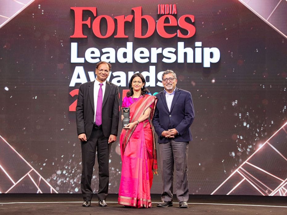(L-R) Ajay Singh, MD and Chairman of SpiceJet, Rekha Koita, Director and co-founder, Koita Foundatio