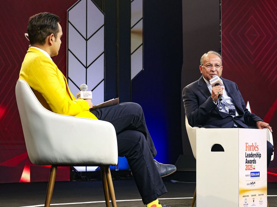 The next fireside chat of the night was with Dr Praveer Sinha, CEO & MD, Tata Power Compnay Limi