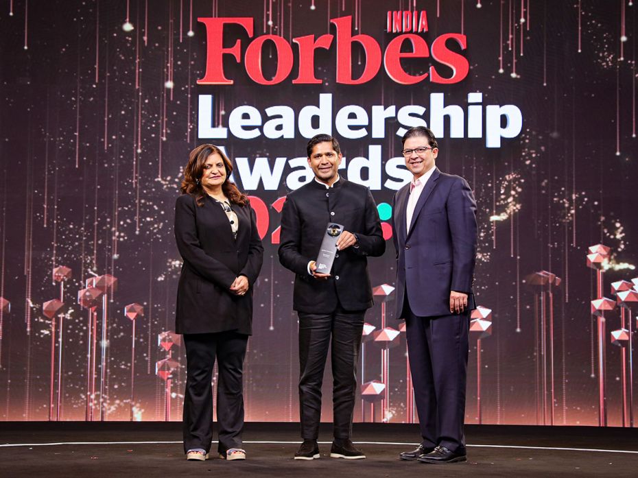 (L-R) Bala Deshpande, former founding partner, Mega Delta Capital Advisors; Varun Jaipuria, Executiv