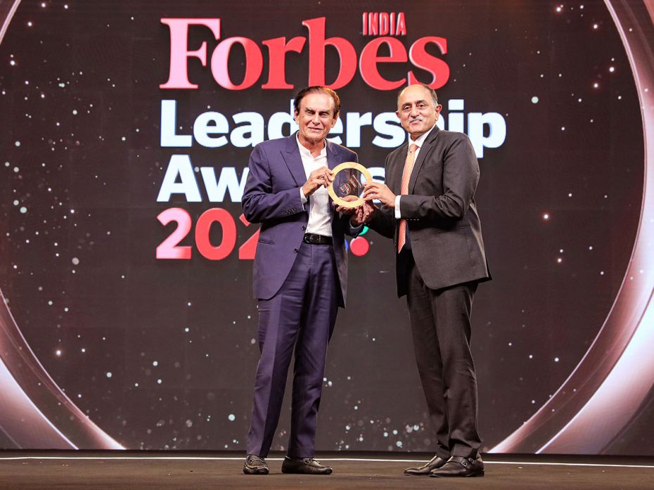 Harsh Mariwala, founder and chairman of Marico honours next Icon of Excellence, banking stalwart Shy