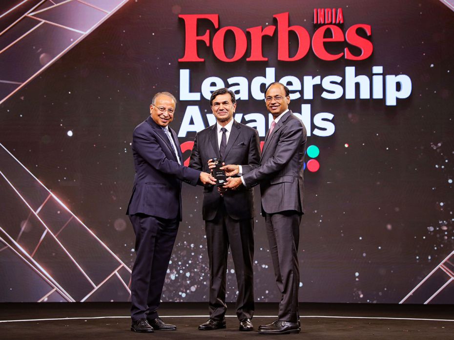 (L-R) Dr Praveer Sinha, CEO & MD, Tata Power Company Limited; Rajesh Jejurikar, Executive Direct
