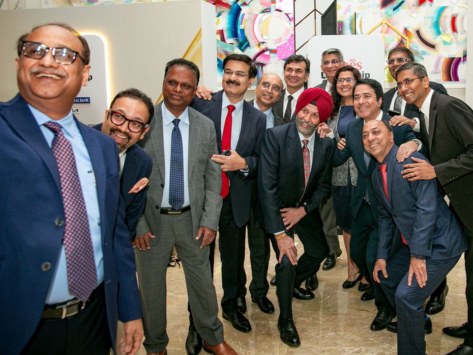 Team Mahindra & Mahindra couldn't resist a group selfie.